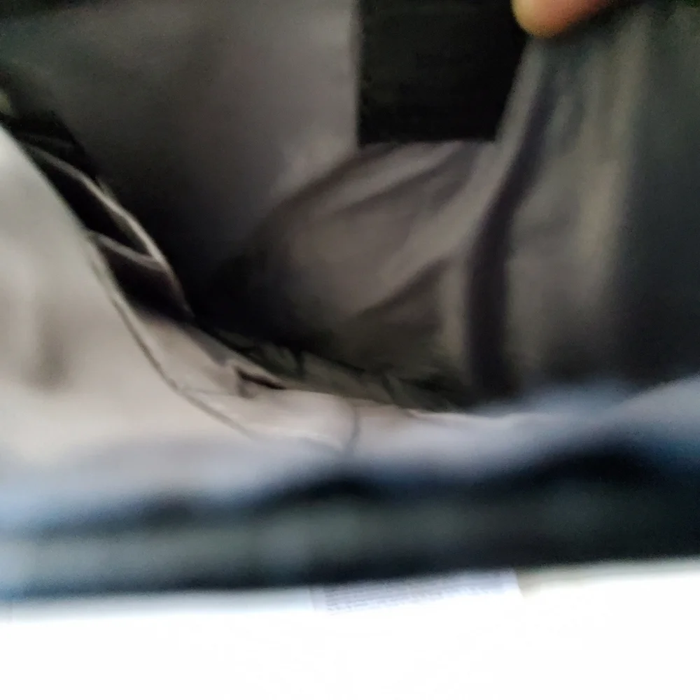 Kenneth Cole Reaction Messenger Bag Textured Black Carry All Travel Commute